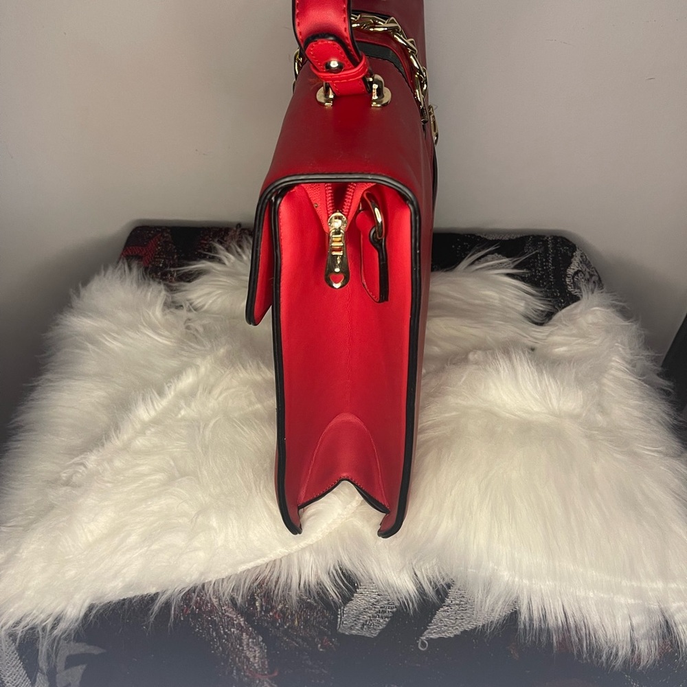 REGINA - Picture 4 of 4